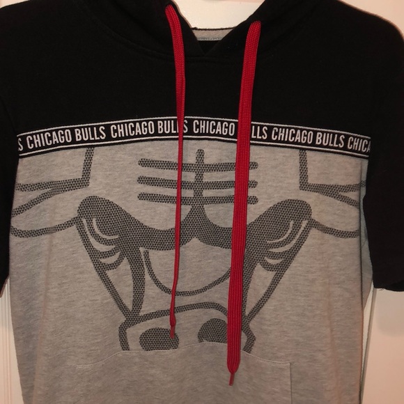 Chicago Bulls Hoodie T-Shirt - Picture 2 of 3